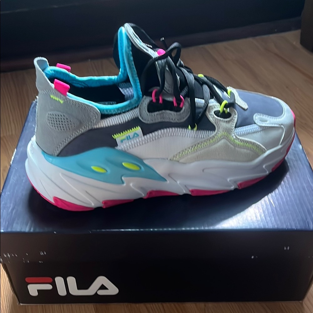 Fila - Picture 3 of 5
